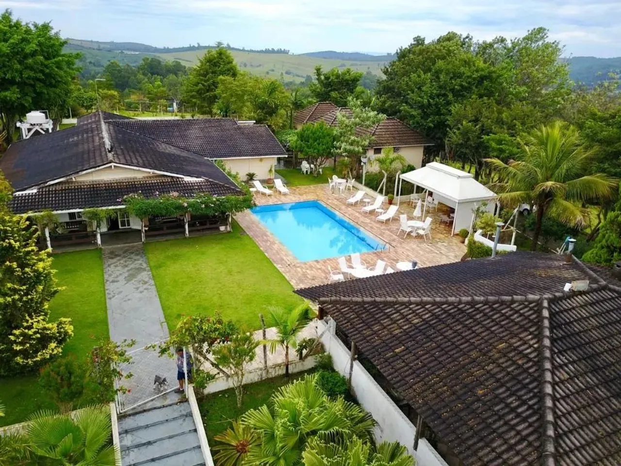 CASA PRINCIPAL COM 5-DORMITÓRIOS +3 CHALES AREA GOURMET, VALOR$8.000,00 MENSAL