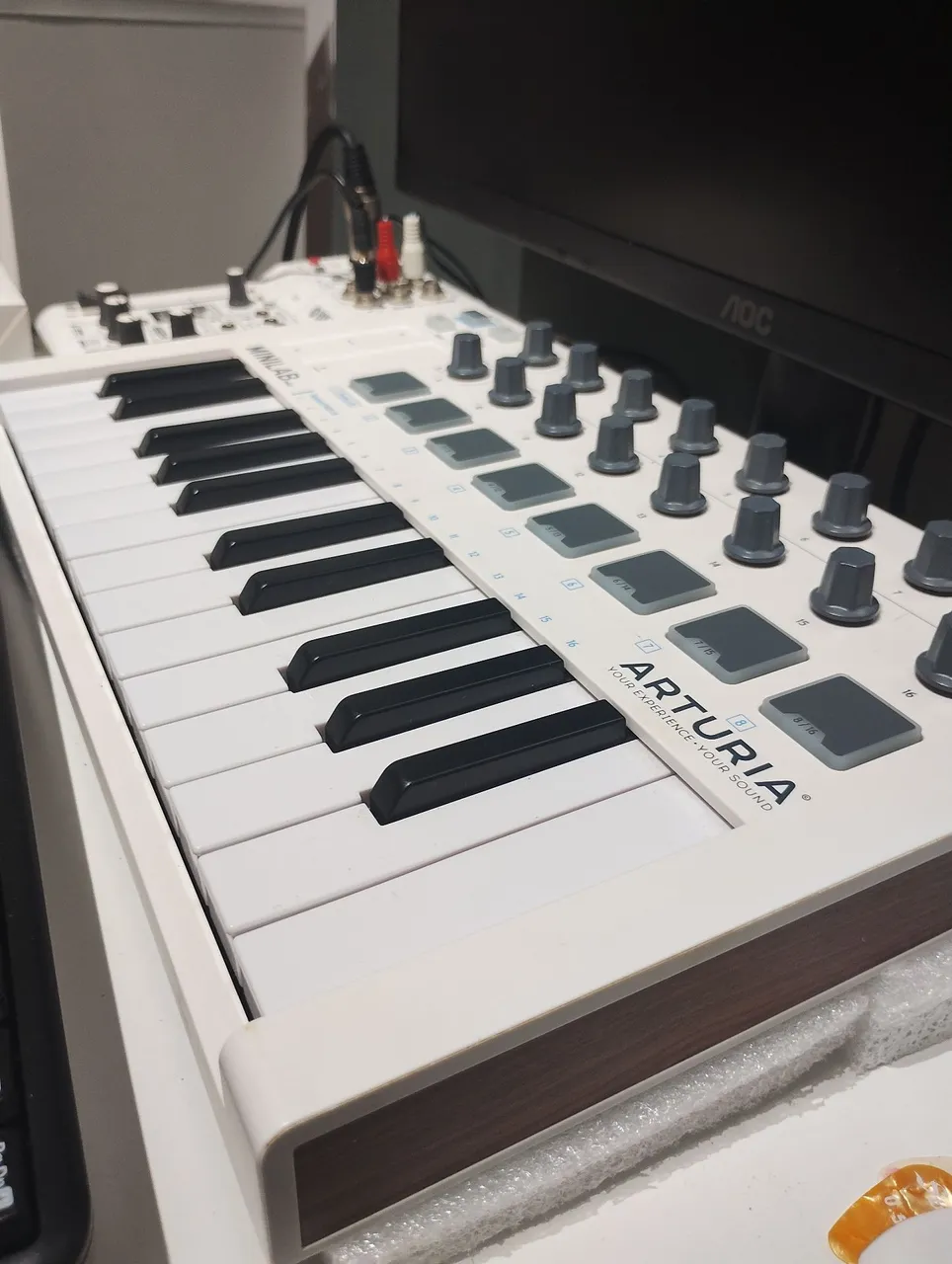 Teclado Controlador MIDI Arturia Minilab 2