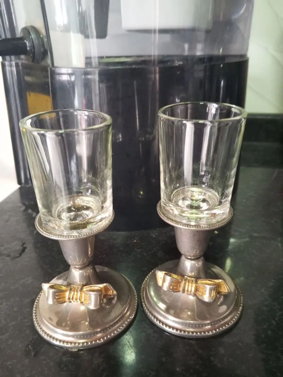 Conjunto de taças que se transforma em castiçais. Peça para colecionadores.