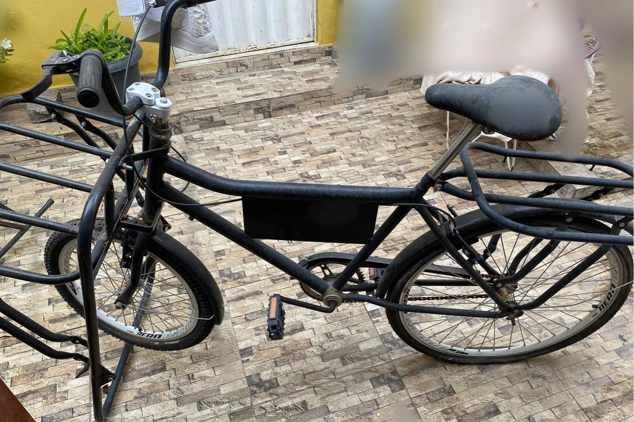 Bicicleta de carga com cesto