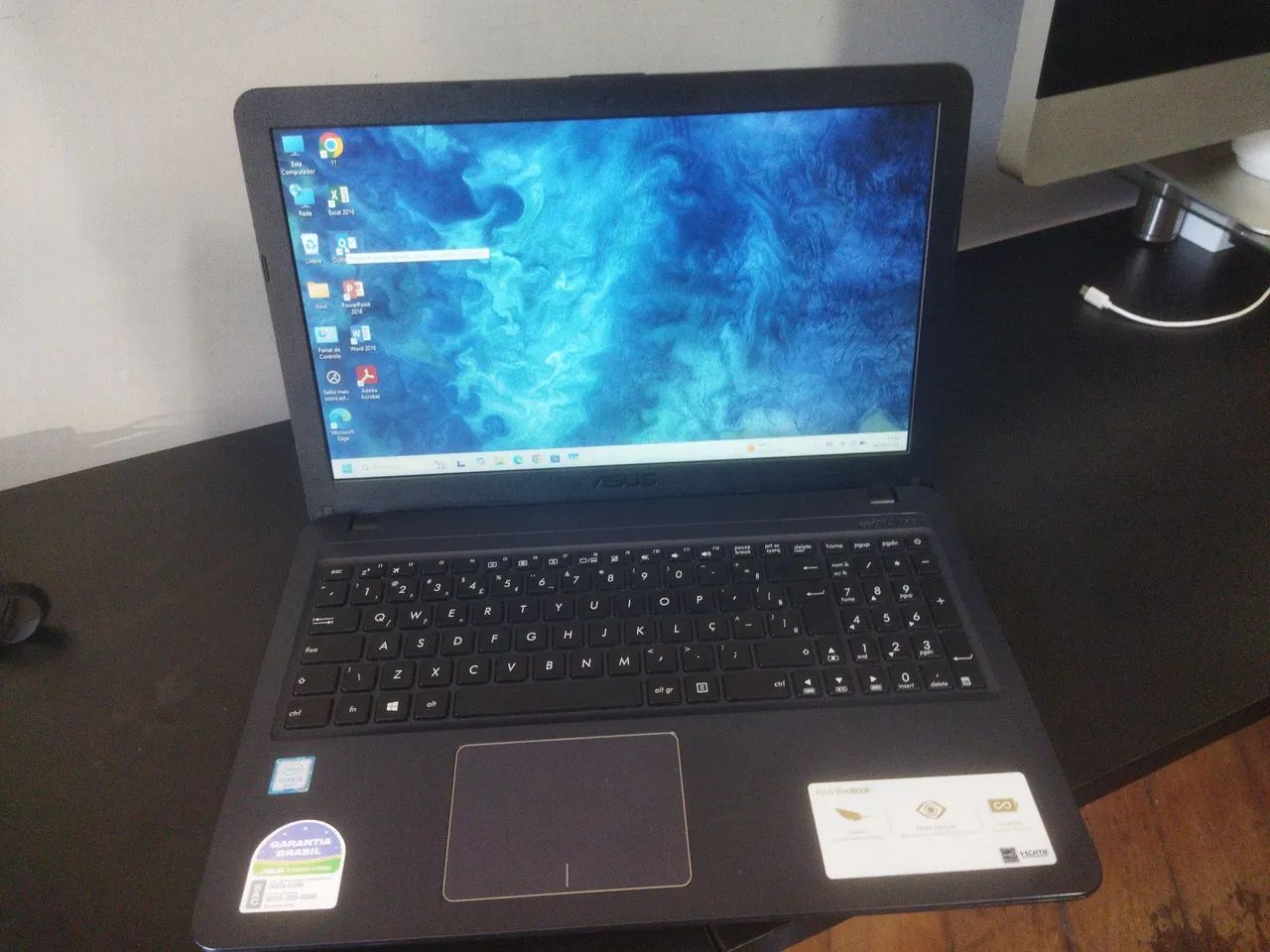 Notebook Asus VivoBook I3 8gb SSD.