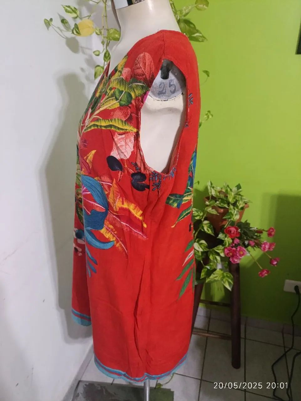 Vestido floral com estampa de pássaro - Foto 2