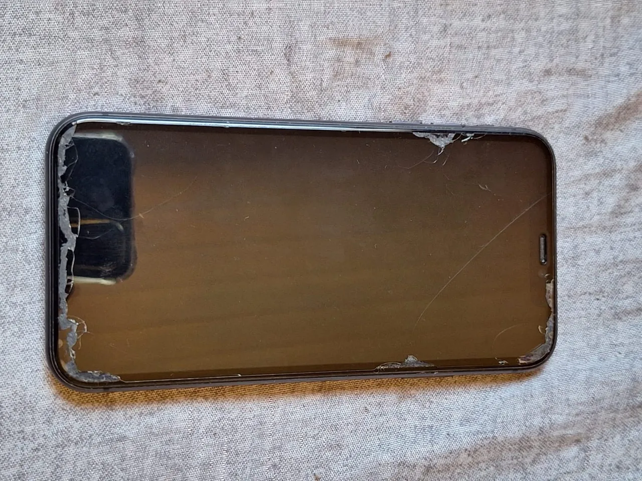 IPHONE 11 (Valor negociável)