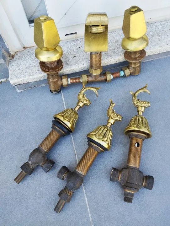 Torneiras em bronze trabalhadas