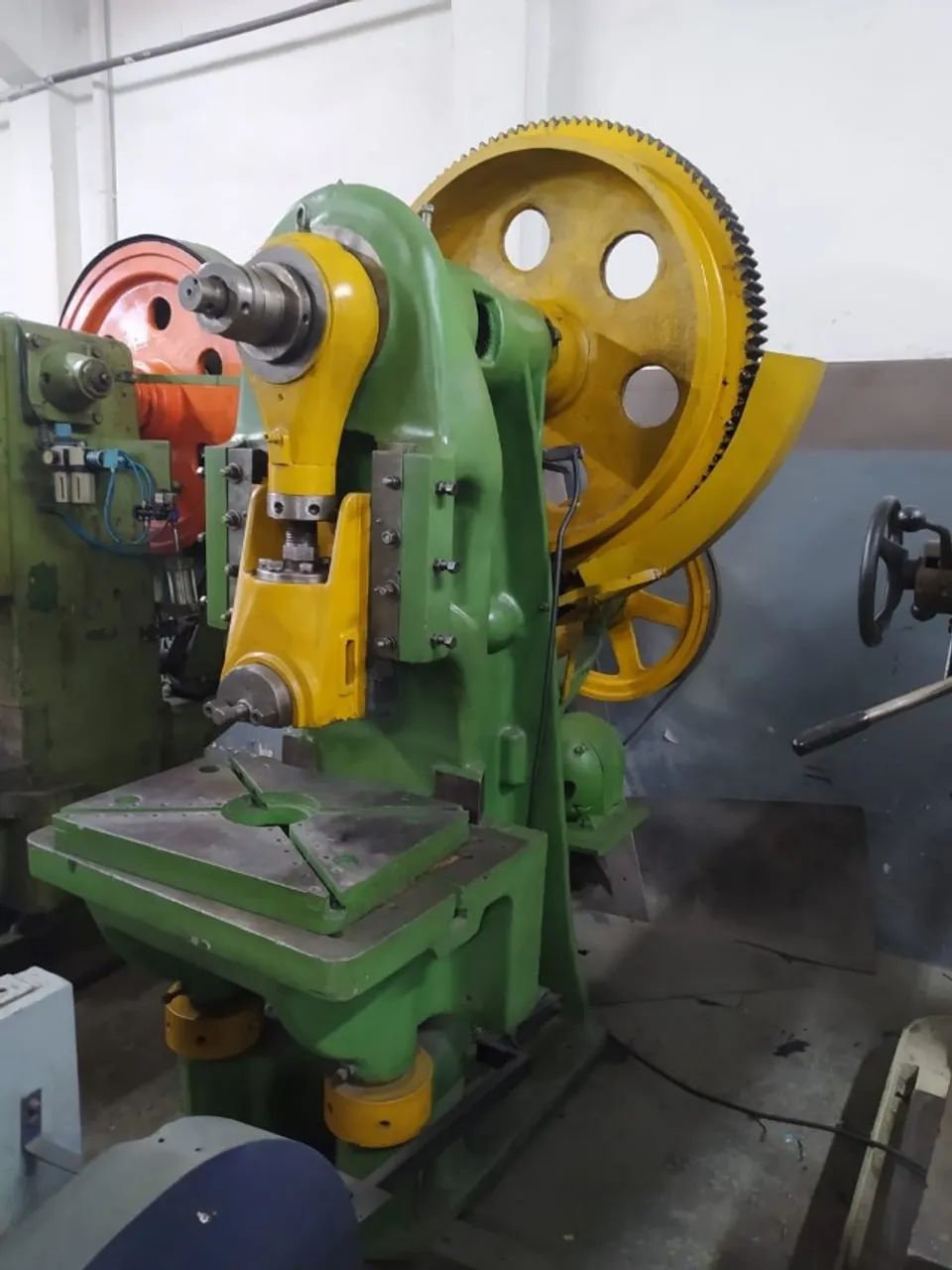 Venda com urgência de Prensa Excêntrica 80 toneladas em excelente estado