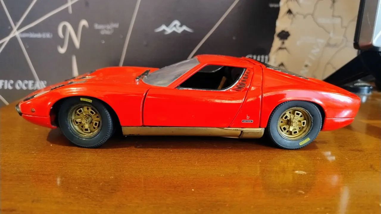 Miniatura 1/18 - Lamborghini Miura - Hobbies e coleções - Caminho