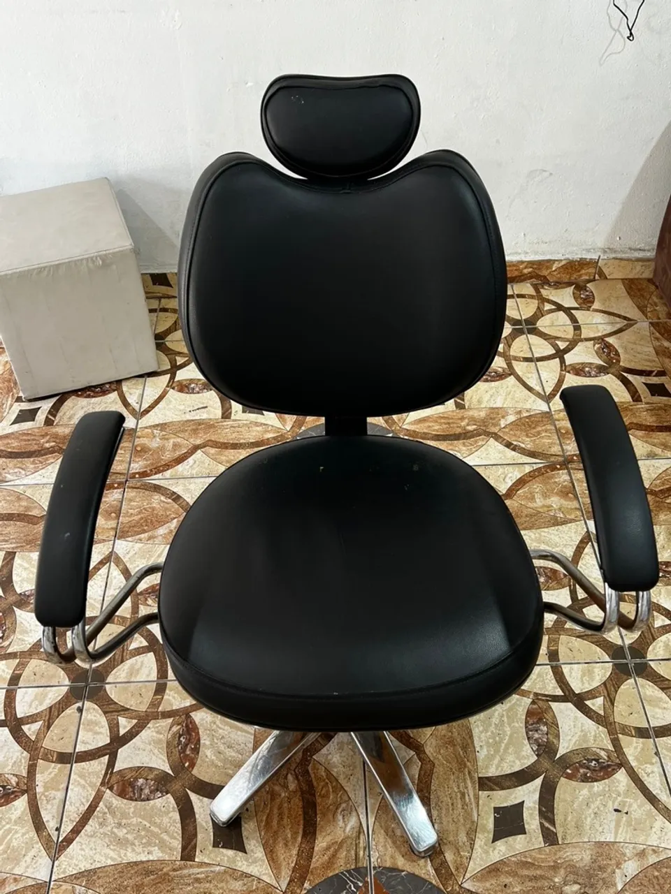 Cadeira de Cabeleireiro Profissional - Conforto e Qualidade