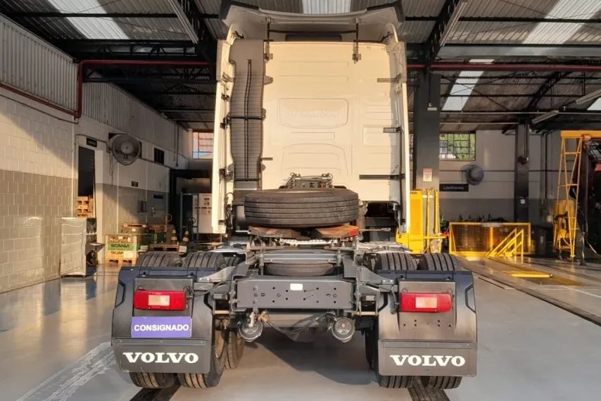 Volvo Fh 460 6x2 2023 - Com defletor de ar, 10 pneus novos, Geladeira, único dono. - Foto 6