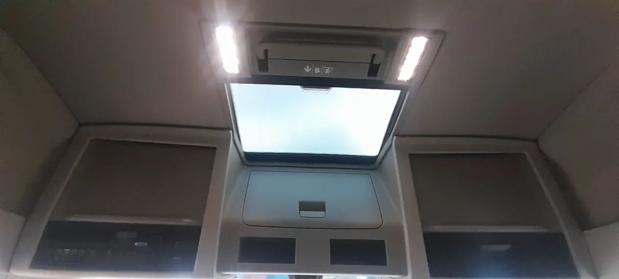 Volvo Fh 460 6x2 2023 - Com defletor de ar, 10 pneus novos, Geladeira, único dono. - Foto 11