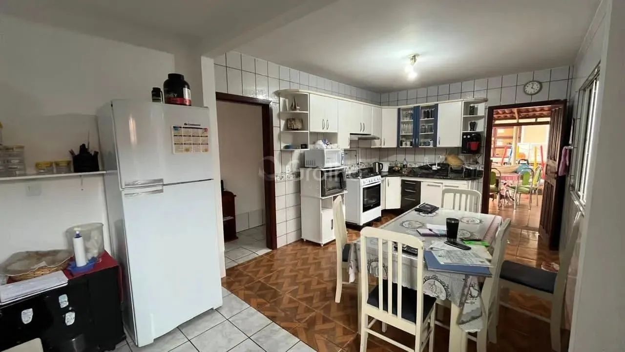 Encantadora Casa com Edícula, Placas Solares e Amplo Terreno no Passa Vinte - Foto 3