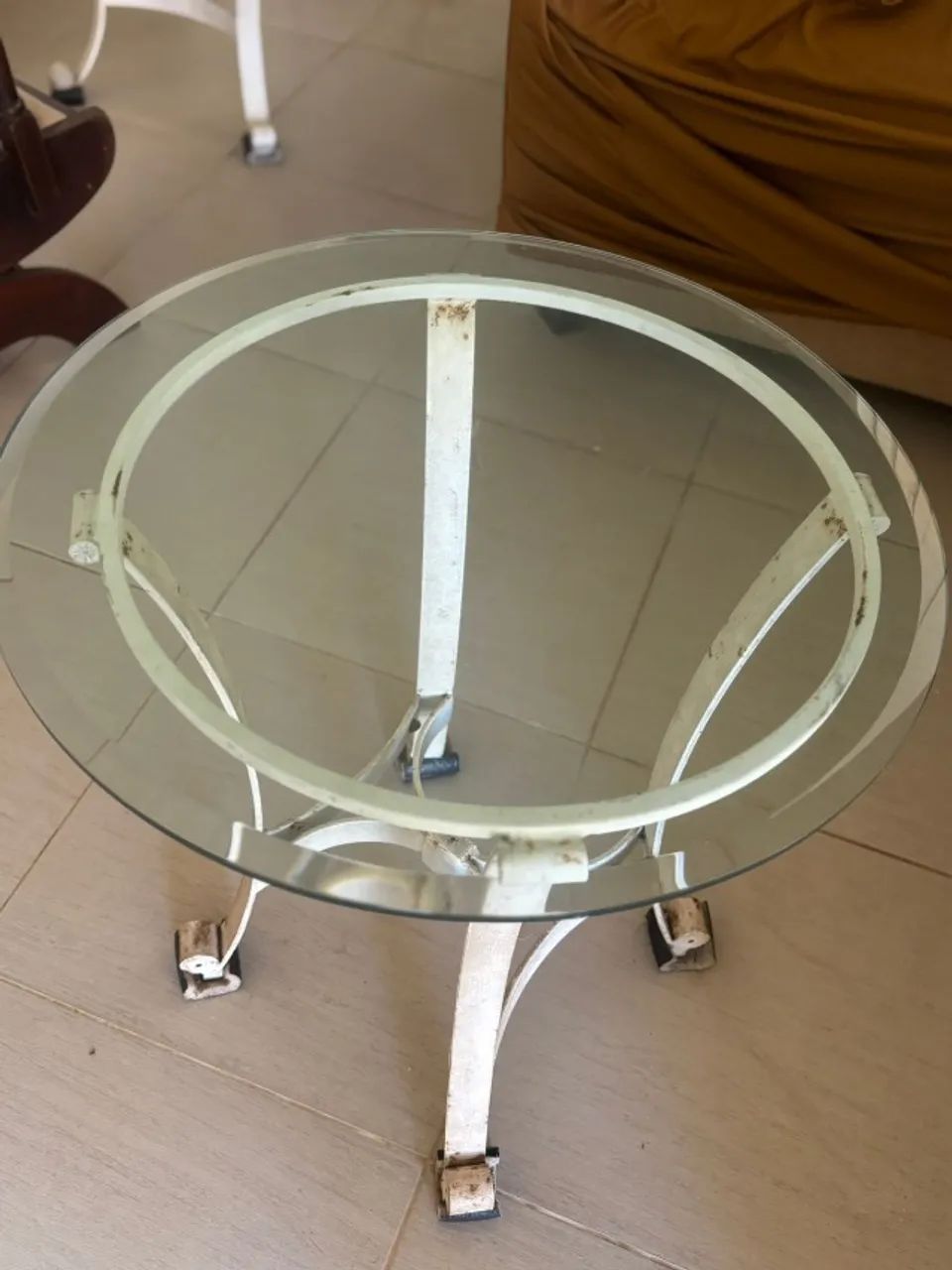 Vendo Mesa De Centro Com Tampo redondo de vidro e Pés Em ferro - Foto 2