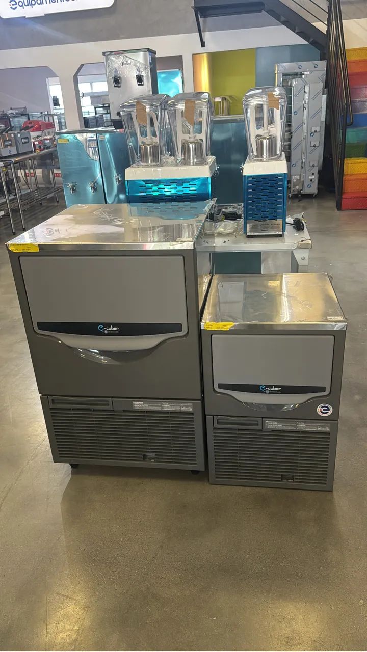 Máquina de gelo em cubos 95kg por dia nova 