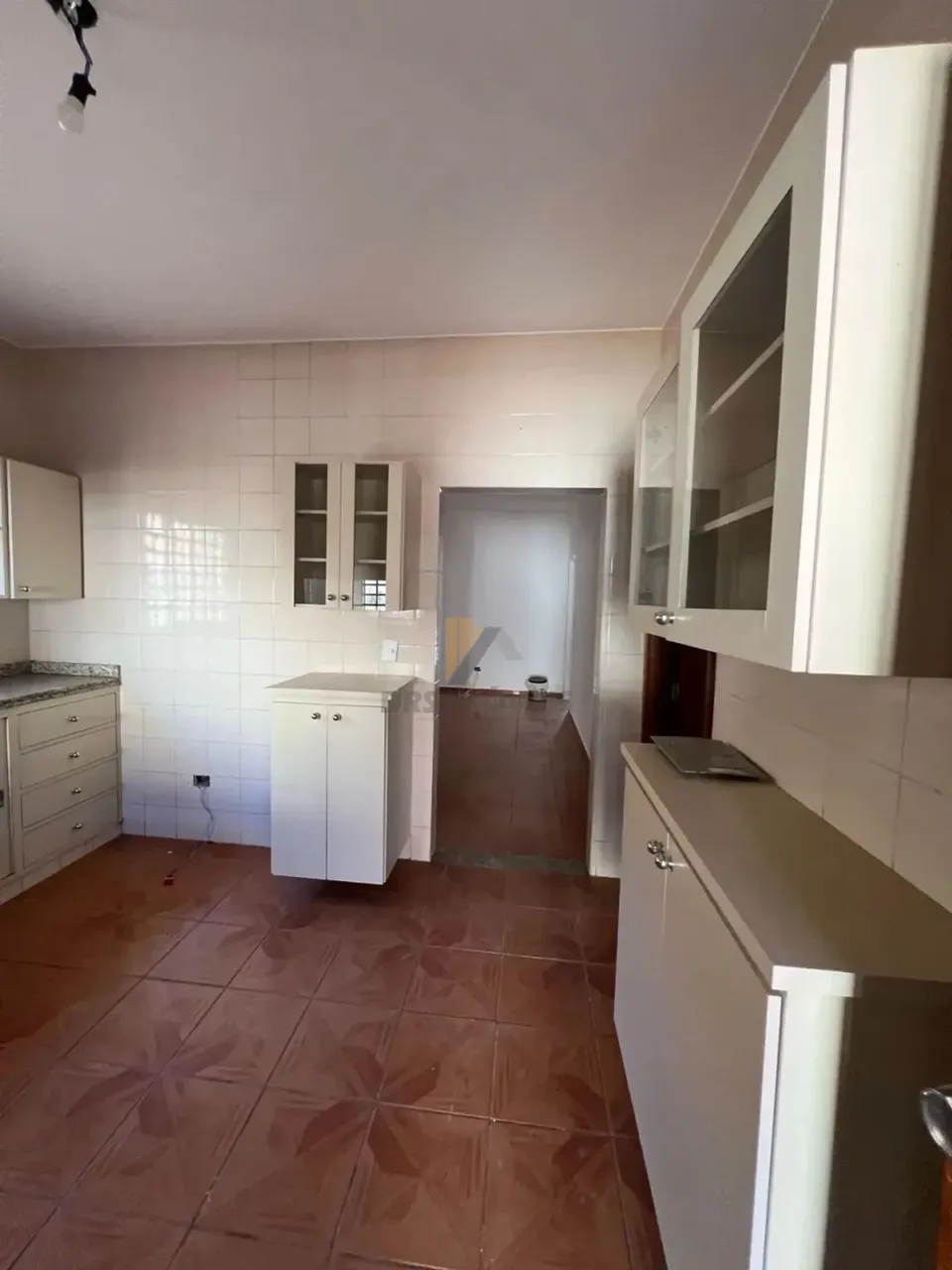 Casa para locação zona leste com 04 quartos.