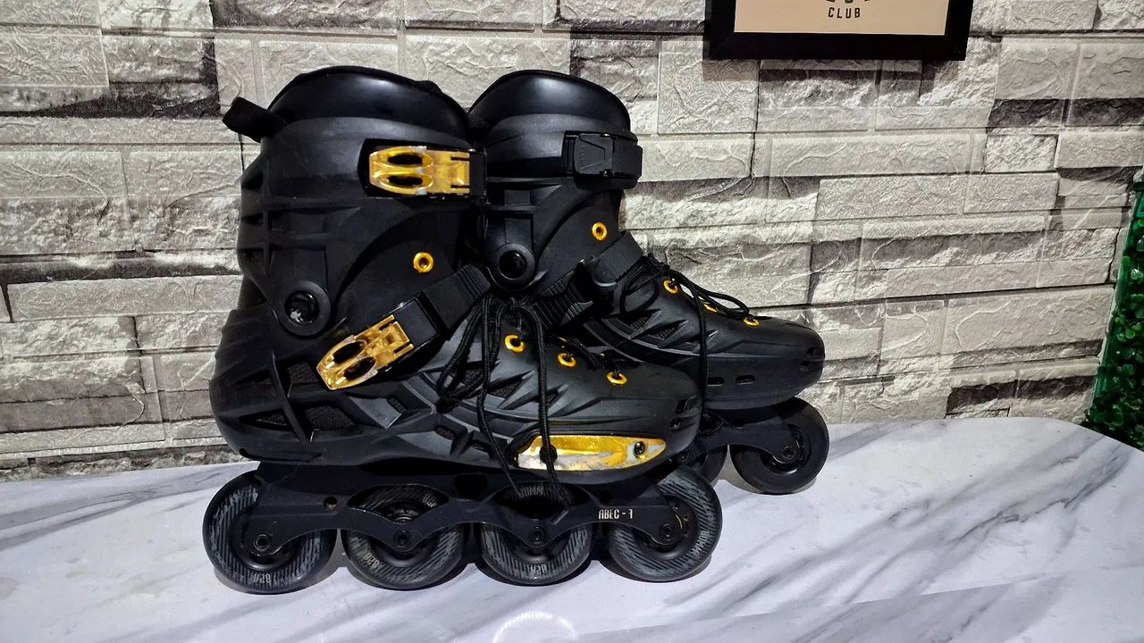 ÓTIMO ESTADO - Patins in-line Abec-7 Oxer Preto Dourado em ótimo estado Tamanho 40