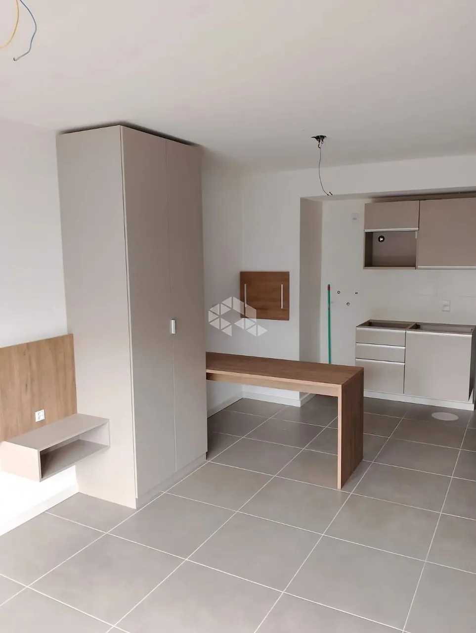 Studio Semi Mobiliado c/ Sacada e Vaga - Jardim Botânico