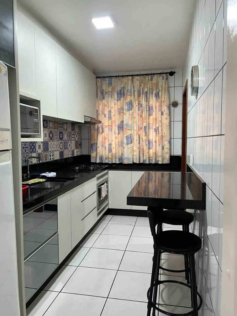 Locação anual apartamento Meia praia Itapema
