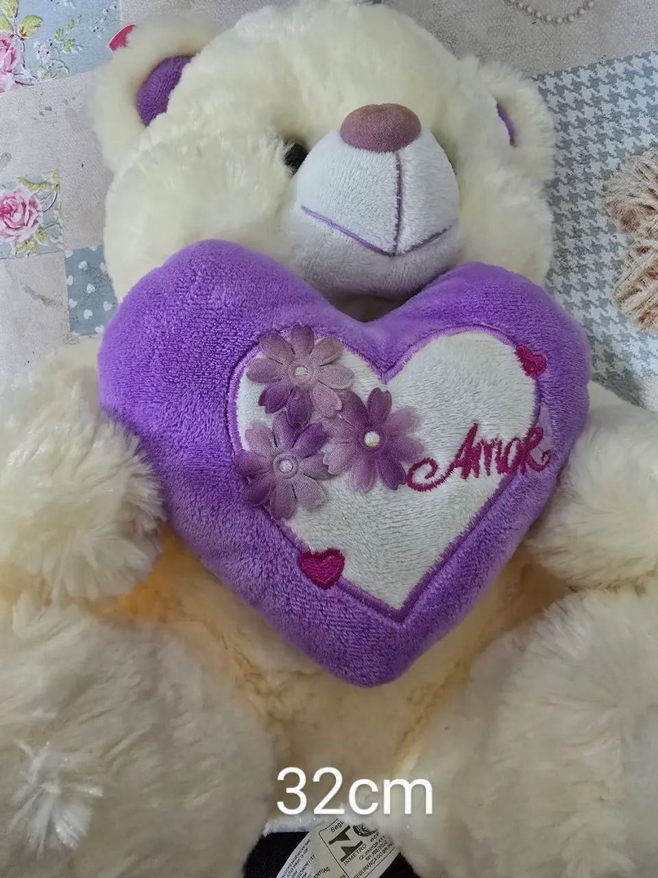 Urso de Pelúcia com Coração Amor - 32cm