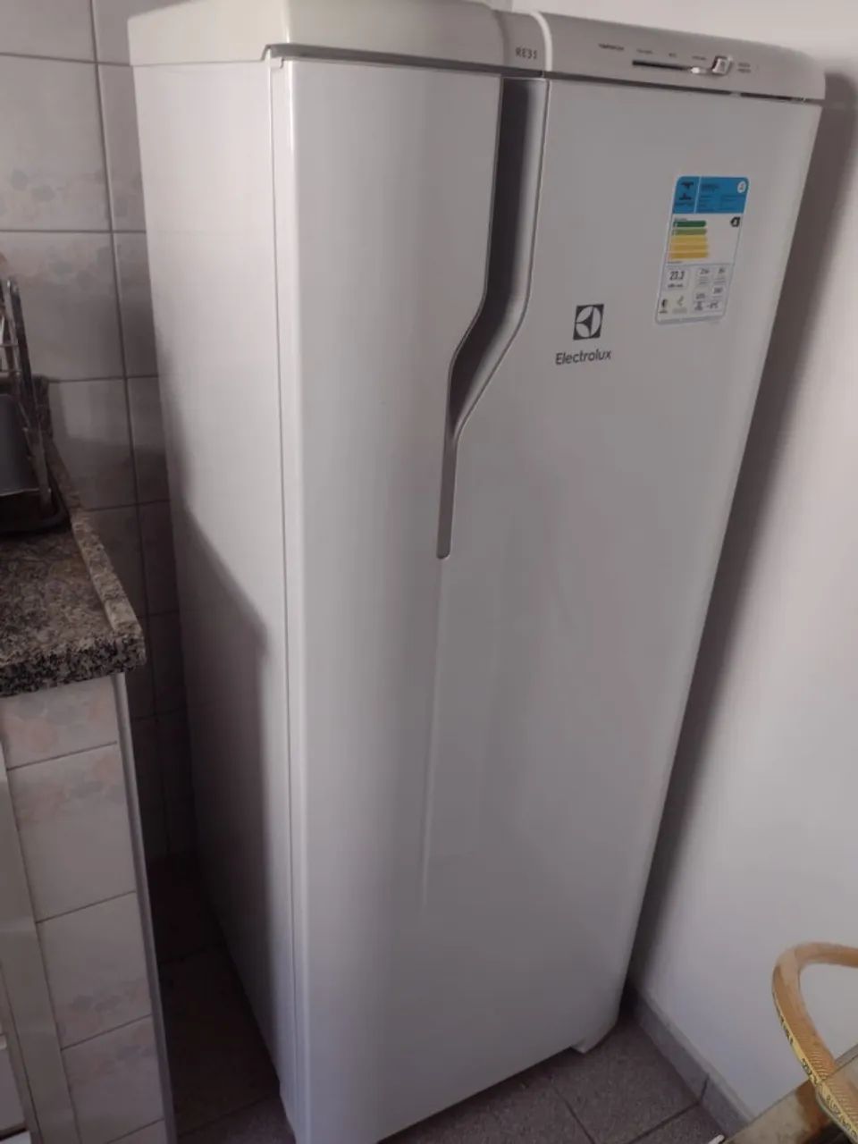 VENDO GELADEIRA ELECTROLUX 261 LITROS 
