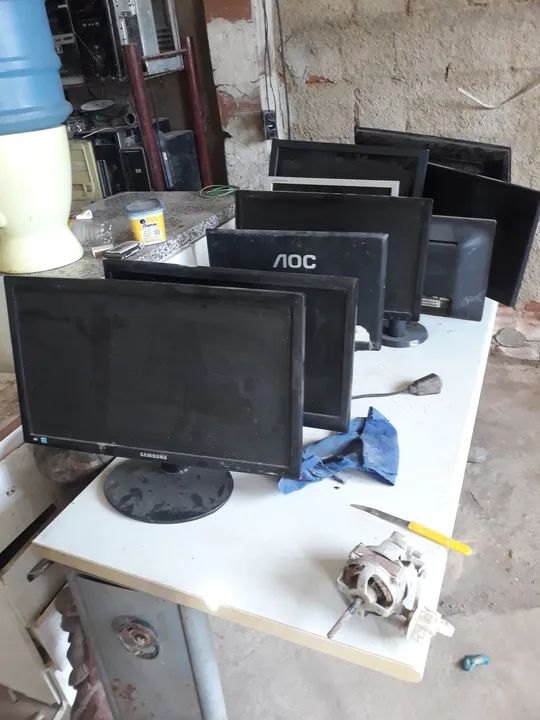 Lote de Monitores LCD - Ótima Oportunidade!