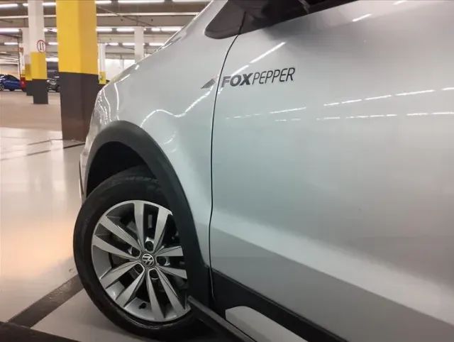 Volkswagen FOX 1.6 MSI PEPPER AUTOMATIZADO 2016 - Foto 4