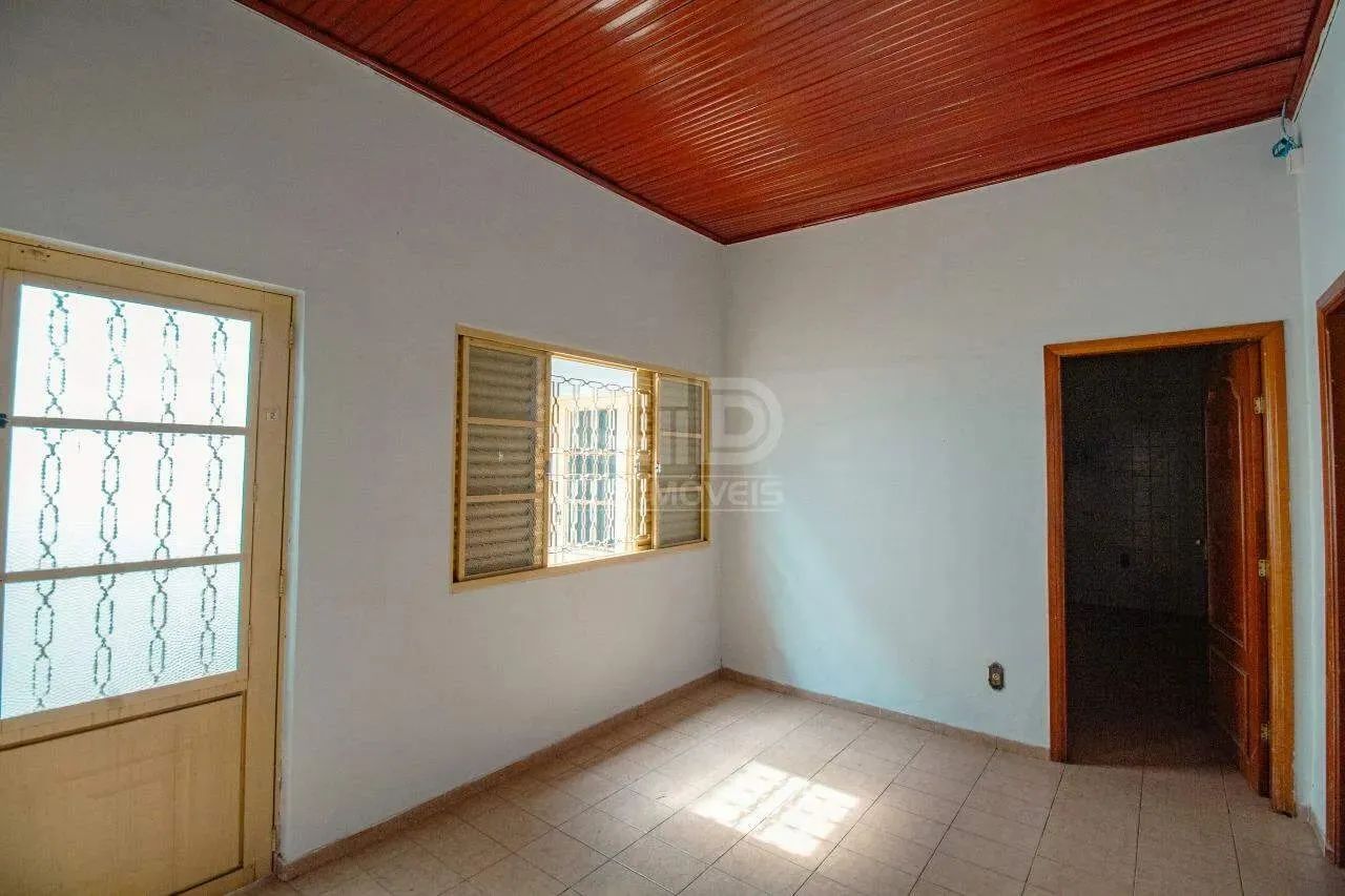 Casa com três quartos e salas comerciais no bairro Jardim Cuiabá - Foto 4