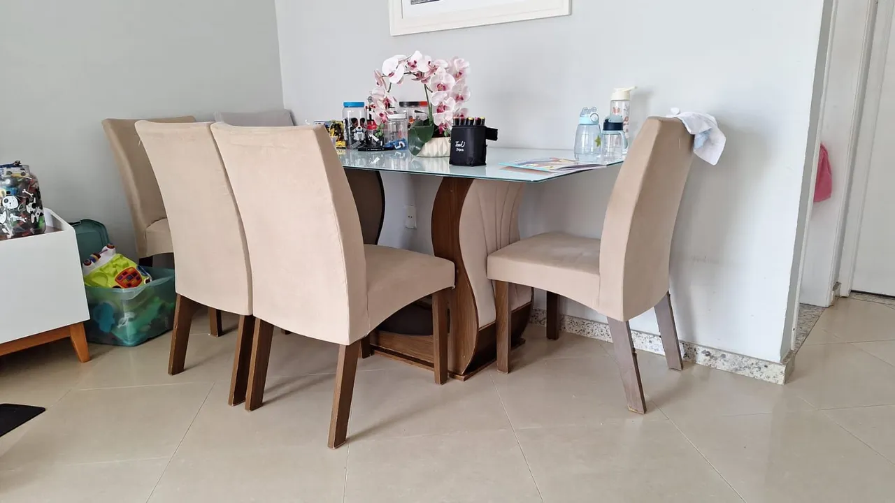 Mesa de Jantar Moderna de vidro, com 6 Cadeiras