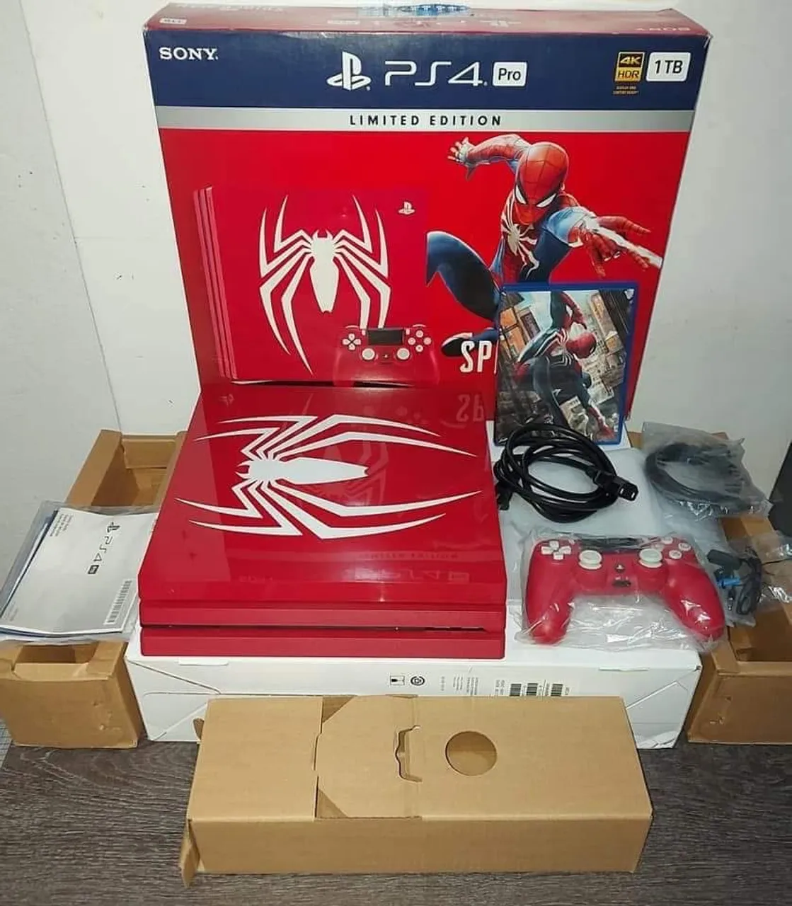 Vende-se ps4 pro edição spider man completo.