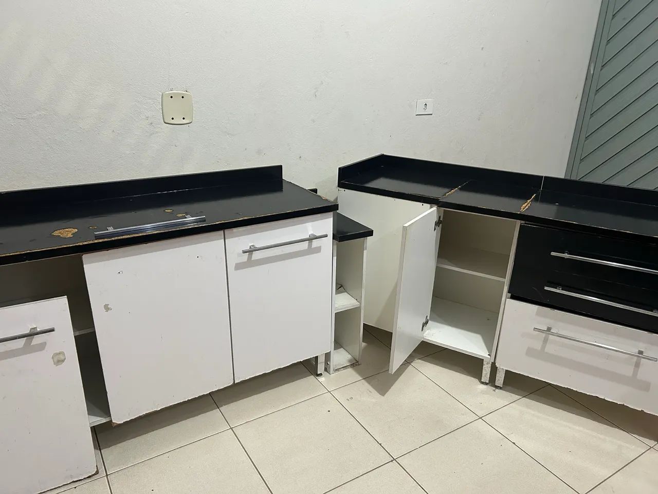 THIS KITCHEN COUNTER IS DEAD ON ARRIVAL64960528441474120