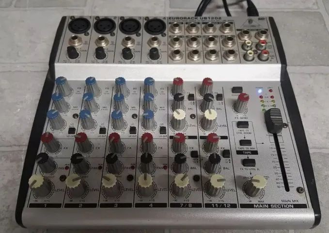 Mesa de som Behringer64169938630915121