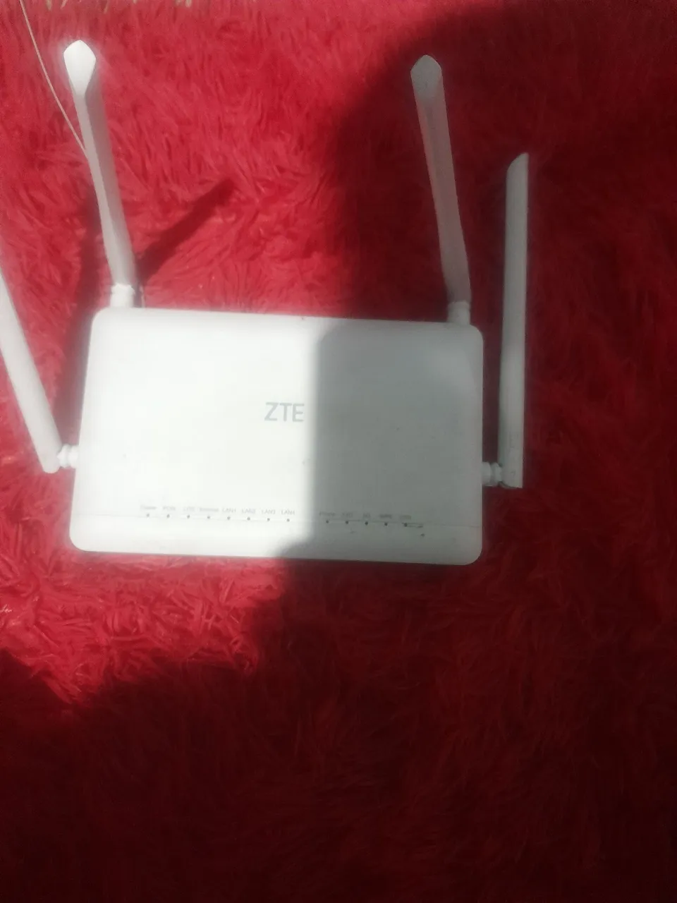 Roteador ZTE com antenas - Perfeito para sua casa!