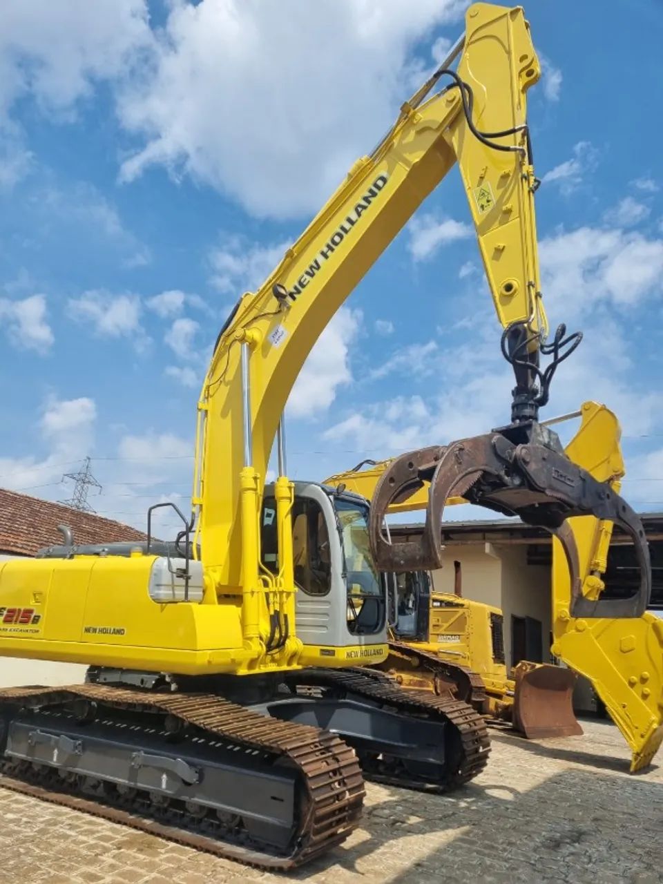 VENDA OU LOCAÇÃO ESCAVADEIRA NEW HOLLAND E215B LC - Foto 2