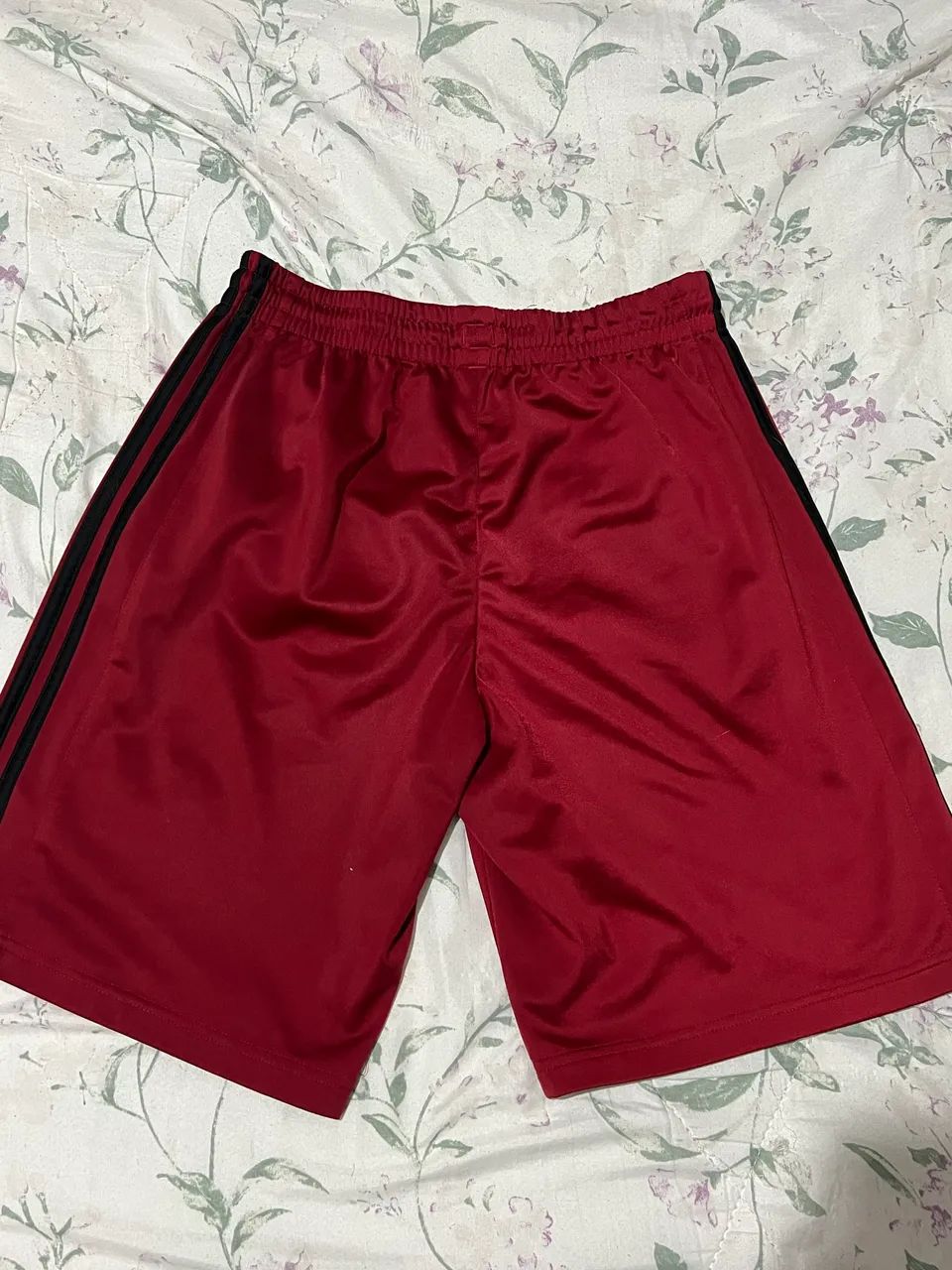 Bermuda adidas vermelha  - Foto 2