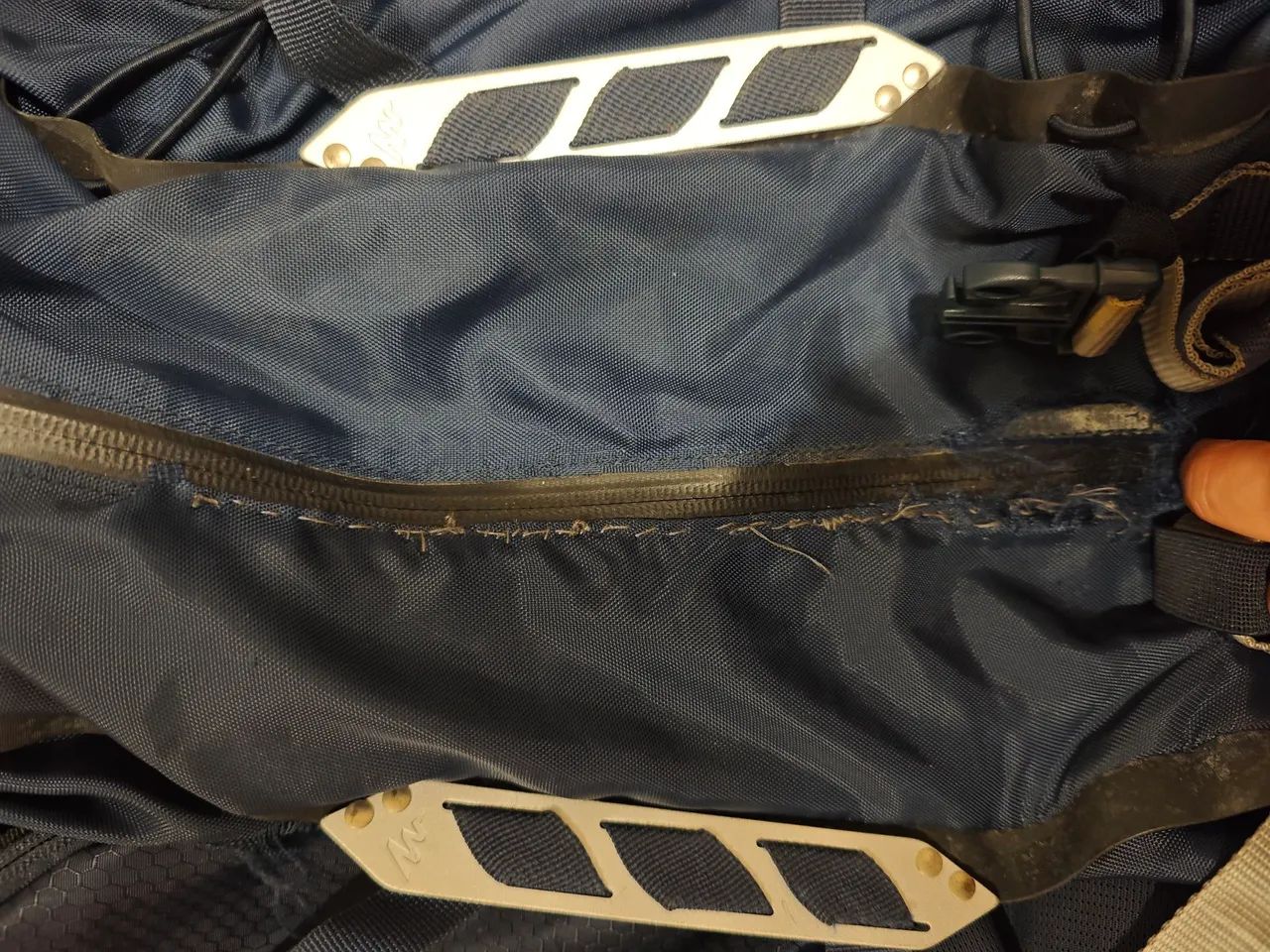 Mochila de Camping - 70+10 Litros Quechua - Foto 4