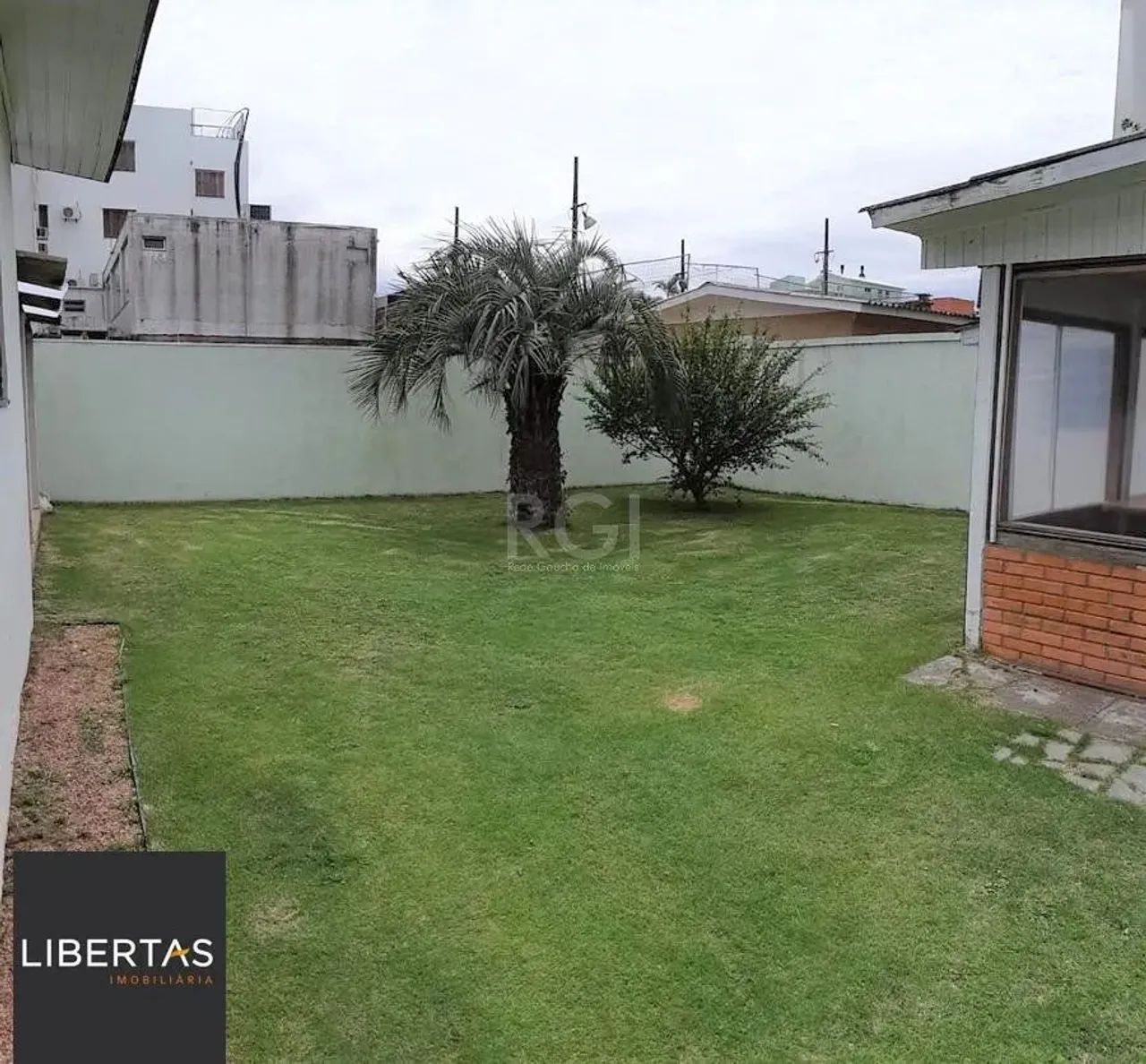 Casa no Centro de Tramandai com pátio - Foto 2