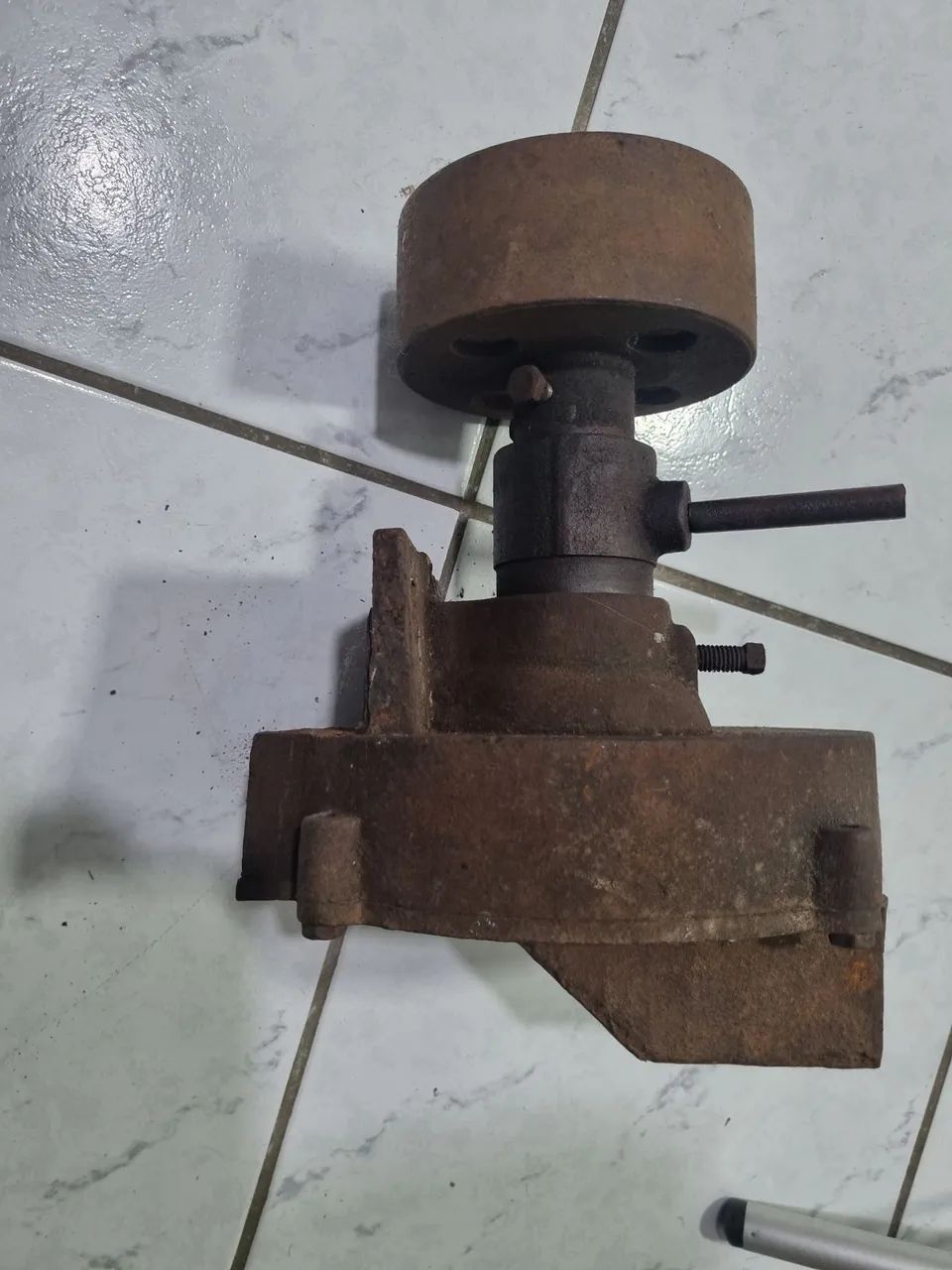 Antigo triturador de grãos  - Foto 4