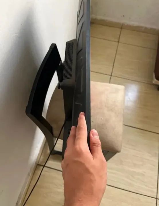 Vendo essa Tv esmart Tv por 900 - Foto 2