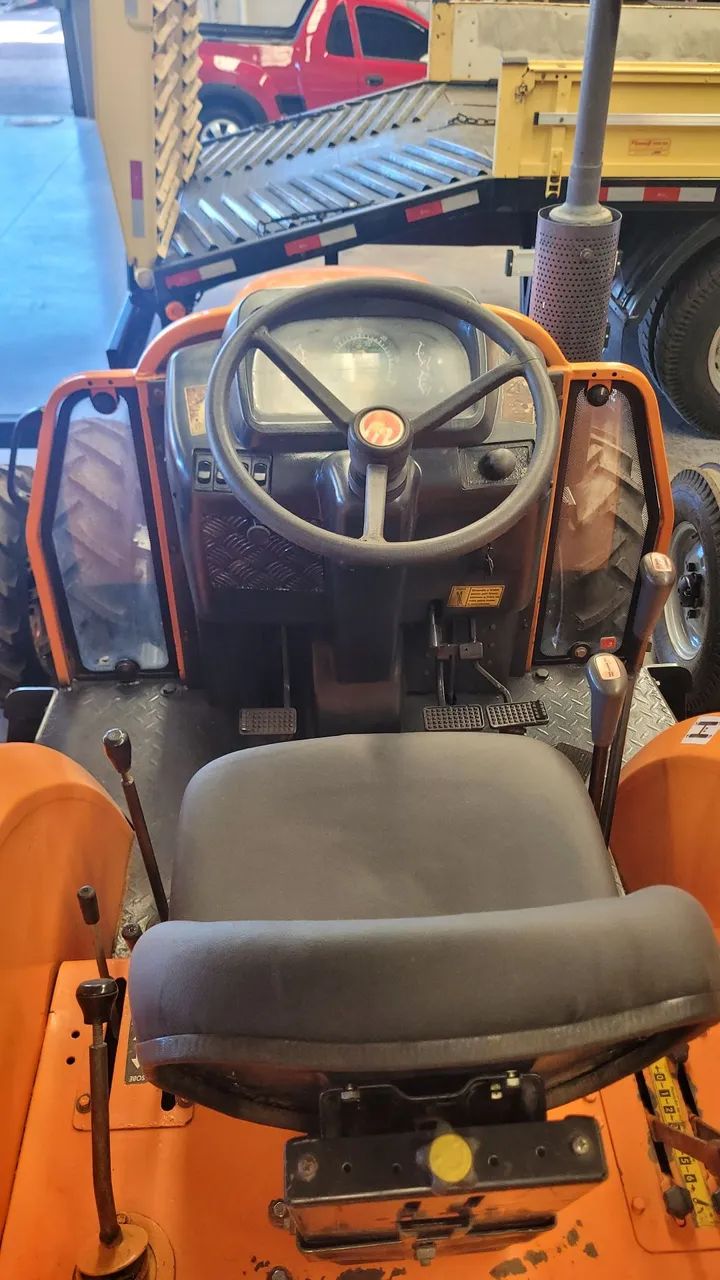 Trator Budny BDY-5040 com reversor de marchas  - Foto 4