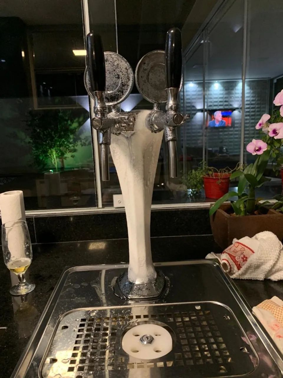 Chopeira pouco uso, a naja congela , tem o lava copo - Foto 2