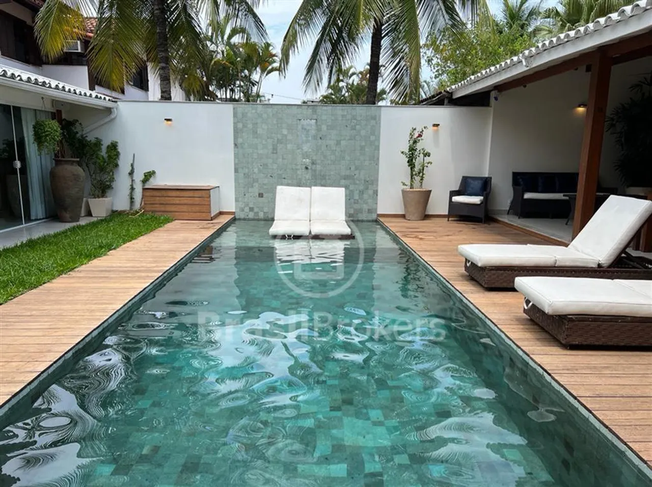Mansão Exclusiva com Piscina e Acesso à Praia por Balsa no Santa Mônica Sul, Barra da Tiju