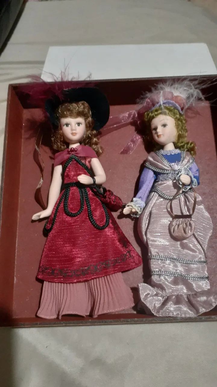 Kit 2 Bonecas de porcelana damas da epoca