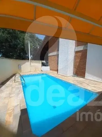 Casa com piscina para locação no Taquaral em Campinas.