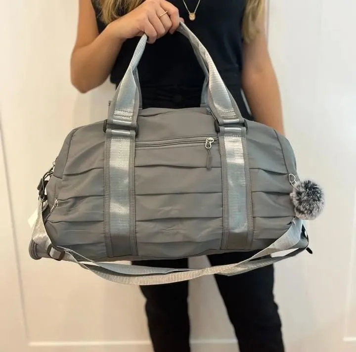 Bolsa com Detalhes Prateados - Design Moderno