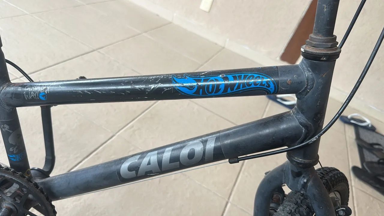 Bicicleta aro 20 Caloi série Hotwheels