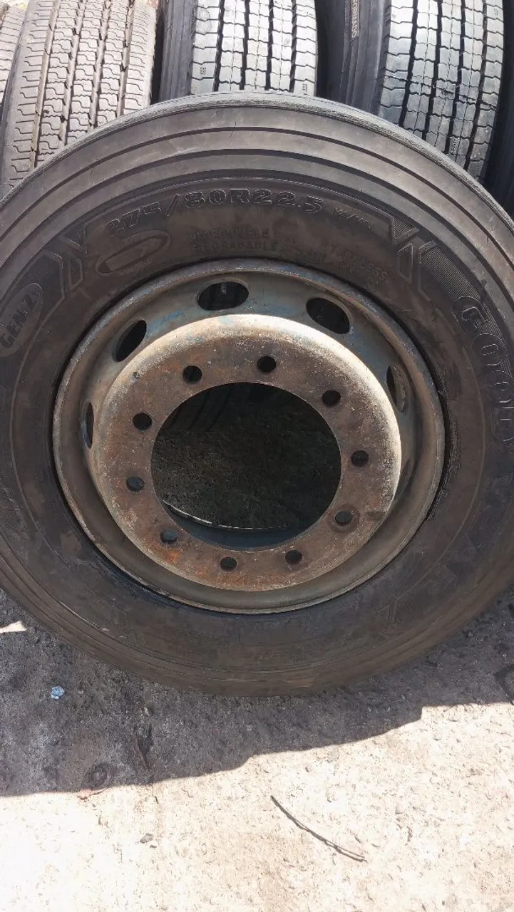 Roda de Caminhão com Pneu 275/80R22.5