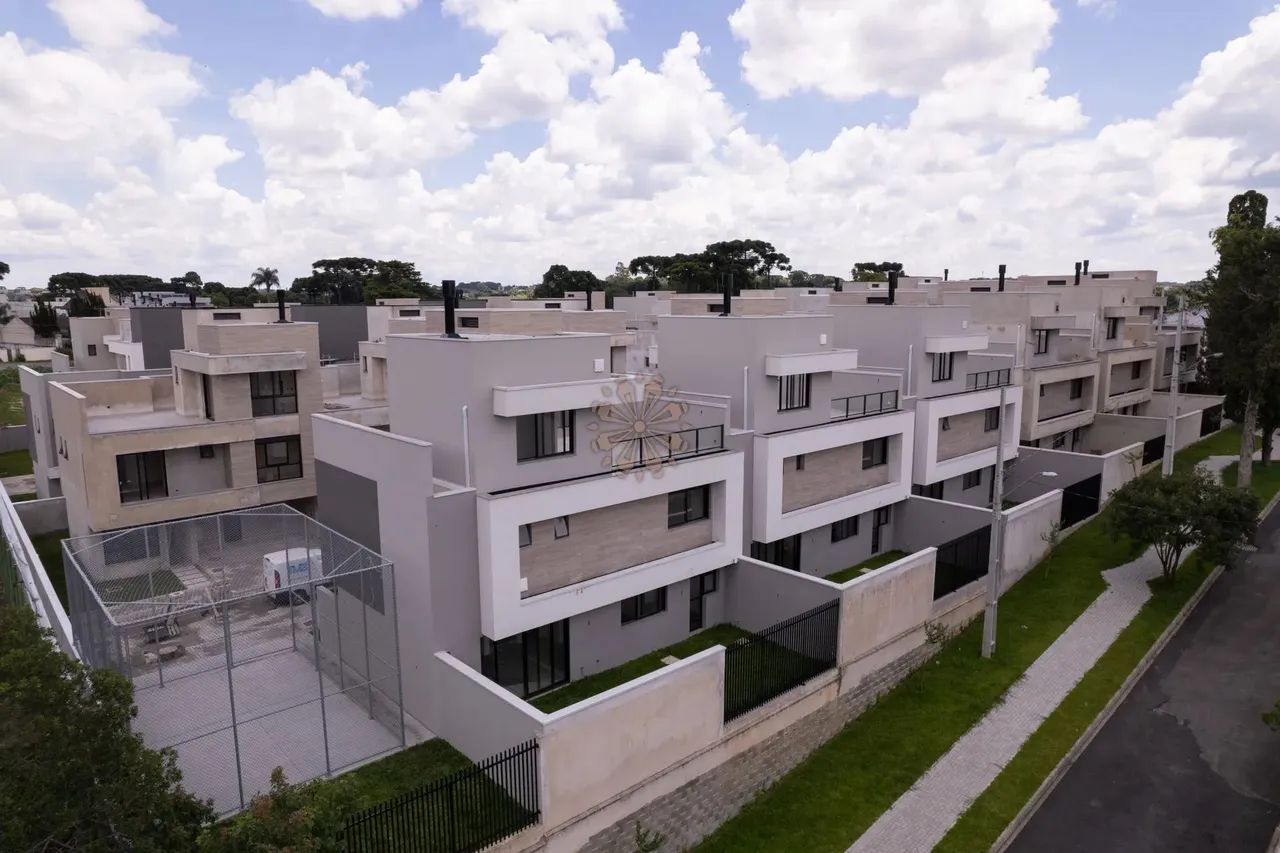 Sobrado à Venda em Santa Felicidade