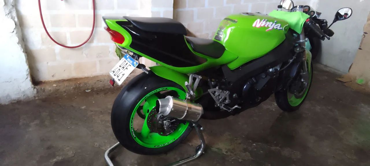 Kawasaki Ninja ZX-7R: a história de um diabo verde