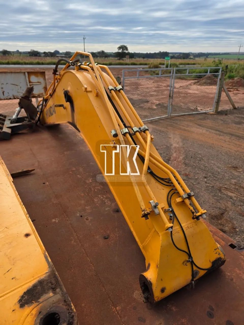 PEÇAS DA ESCAVADEIRA HIDRÁULICA MARCA HYUNDAI MODELO 210 - Foto 2