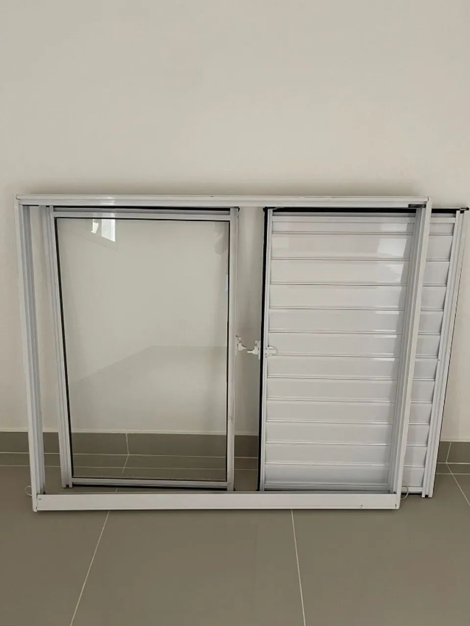 JANELA DE ALUMÍNIO COM 3 FOLHAS