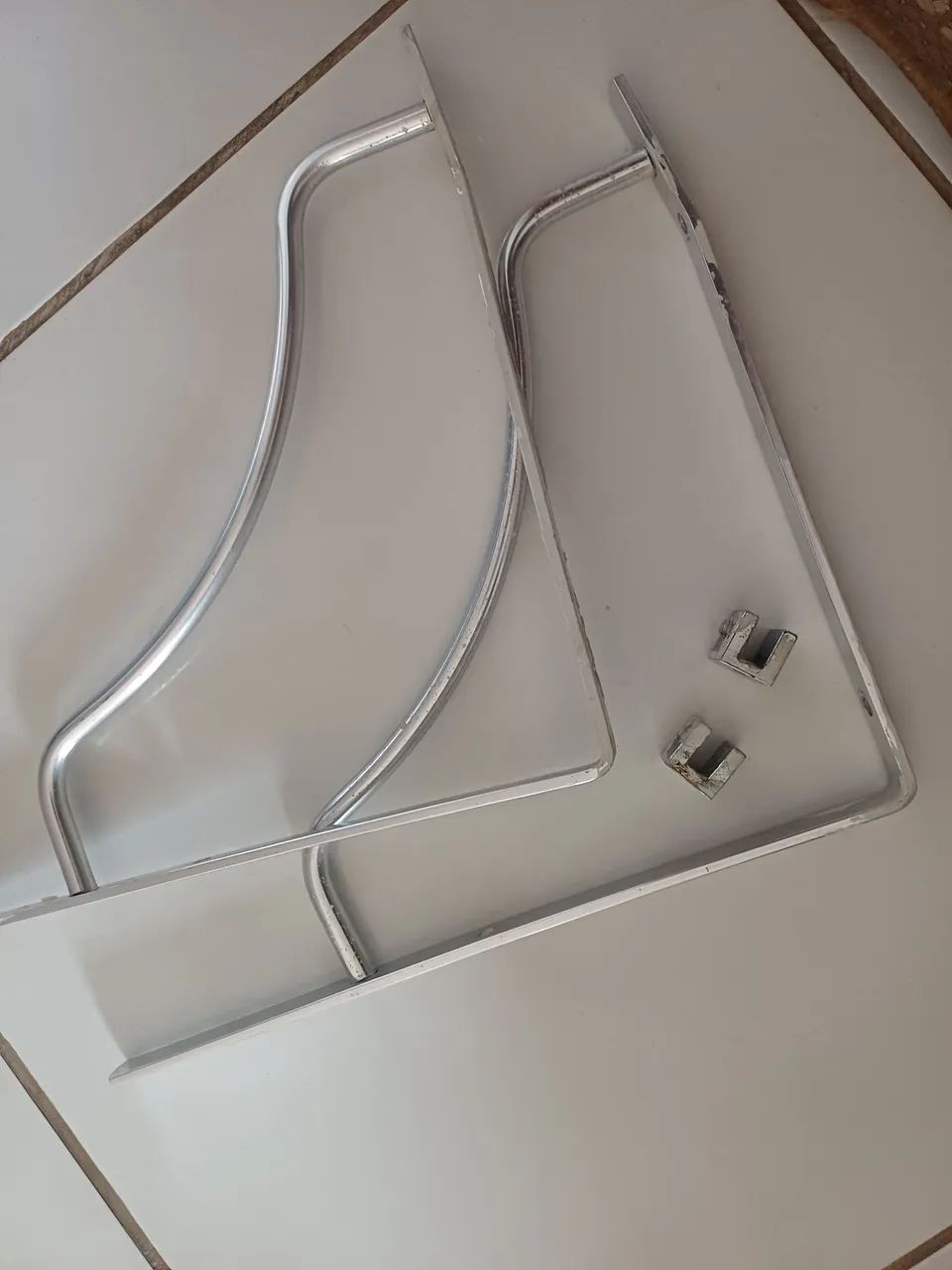 Mesa de parede de vidro laka com suporte em metal  - Foto 2