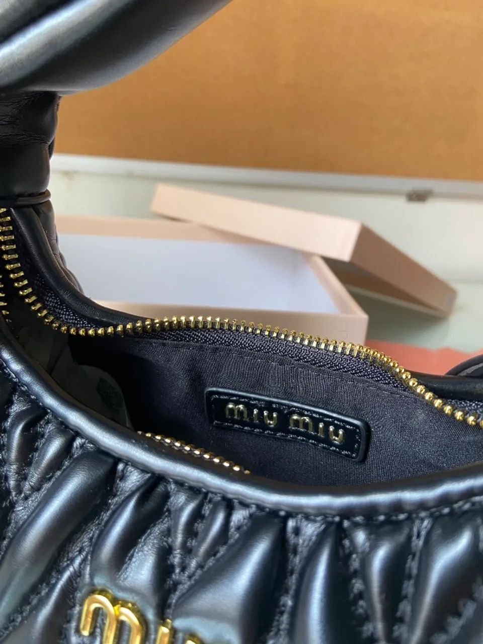 Bolsa Miu Miu Wander Napa Matelassê Preta - Foto 5